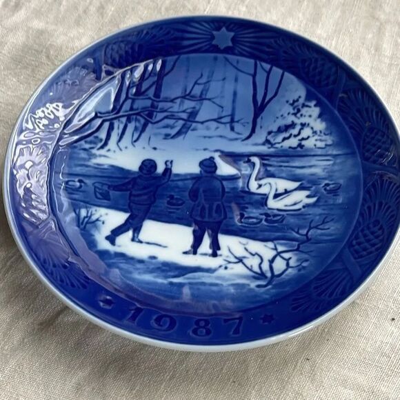 Royal Copenhagen Other - 1987 Royal Copenhagen Christmas collector plate “ Winterbirds “ Denmark